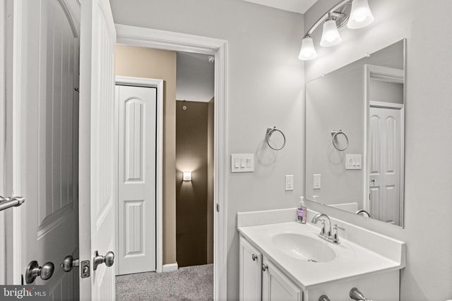 144 OVERLOOK DR, Hanover, PA 17331