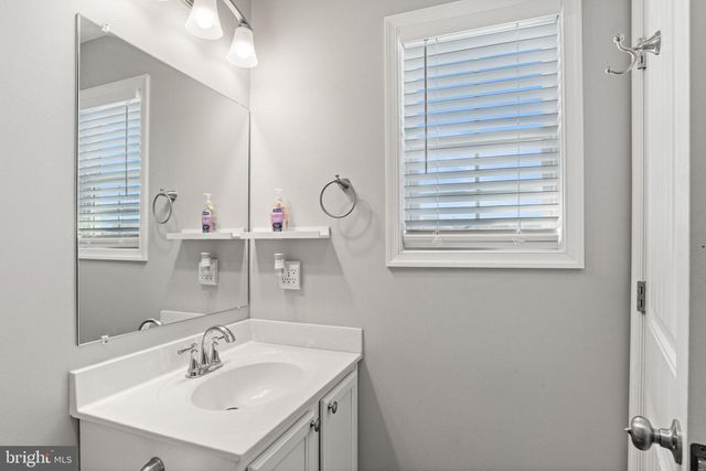 144 OVERLOOK DR, Hanover, PA 17331