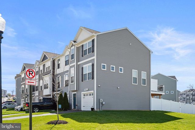 144 OVERLOOK DR, Hanover, PA 17331
