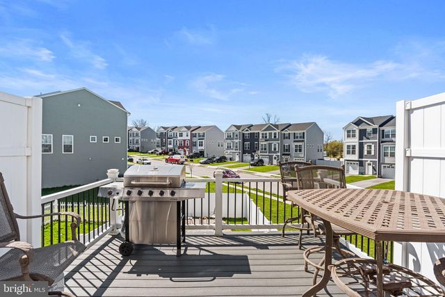 144 OVERLOOK DR, Hanover, PA 17331