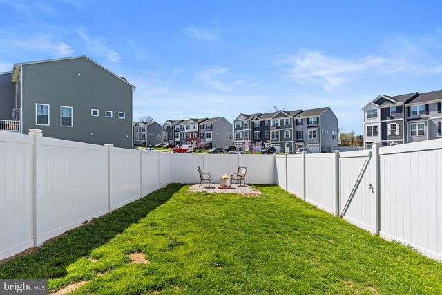 144 OVERLOOK DR, Hanover, PA 17331