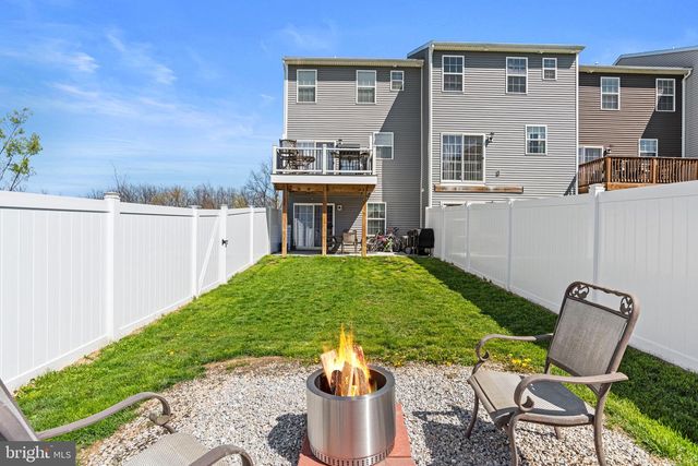 144 OVERLOOK DR, Hanover, PA 17331