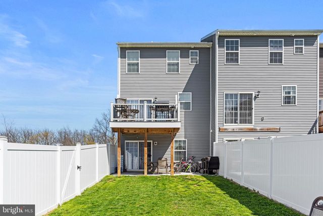 144 OVERLOOK DR, Hanover, PA 17331