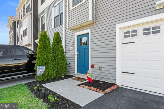 144 OVERLOOK DR, Hanover, PA 17331