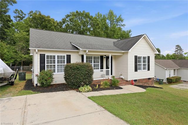 715 Dillon Street, Thomasville, NC 27360