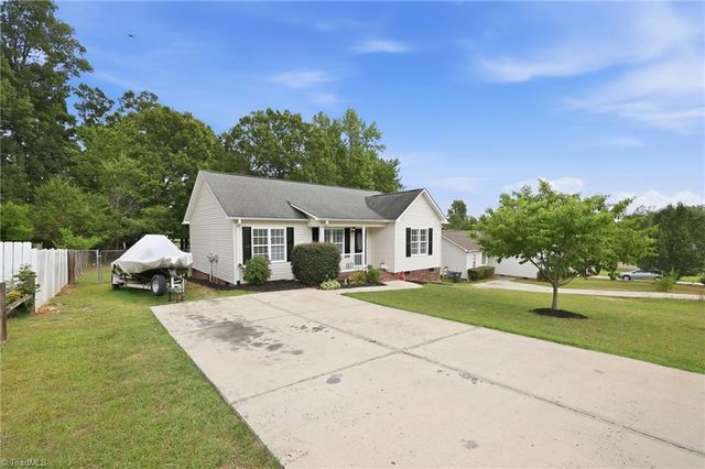 715 Dillon Street, Thomasville, NC 27360