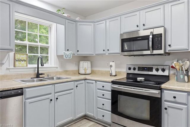 715 Dillon Street, Thomasville, NC 27360