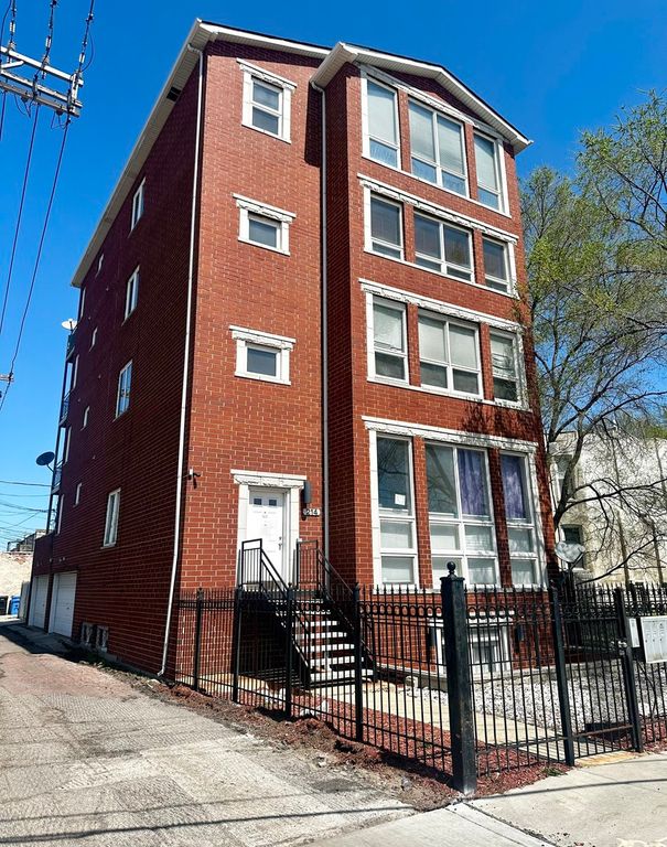 214 E 37th Street 3, Chicago, IL 60653