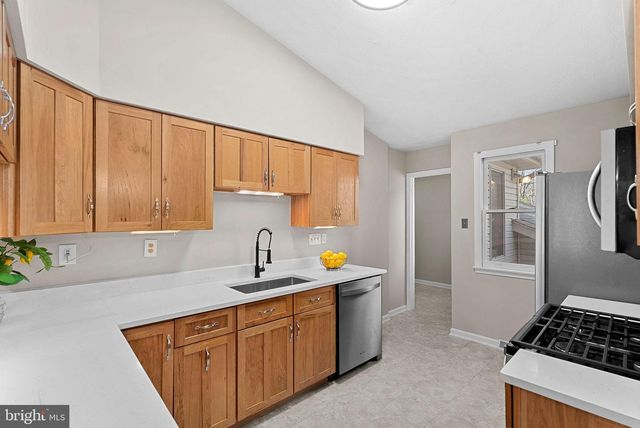 528 NORTHWOOD CIR, Cross Junction, VA 22625