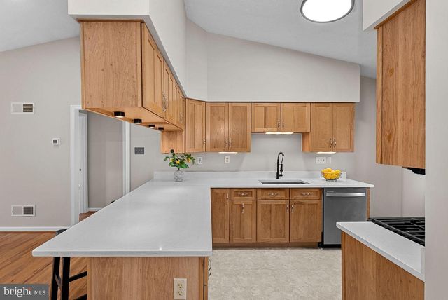 528 NORTHWOOD CIR, Cross Junction, VA 22625