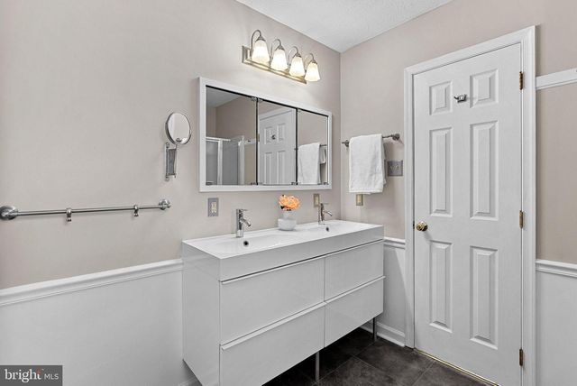 528 NORTHWOOD CIR, Cross Junction, VA 22625