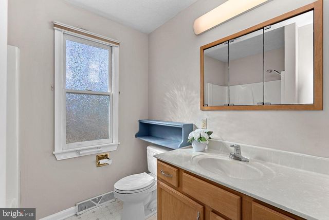 528 NORTHWOOD CIR, Cross Junction, VA 22625