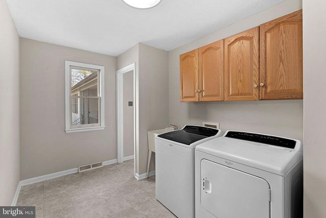 528 NORTHWOOD CIR, Cross Junction, VA 22625