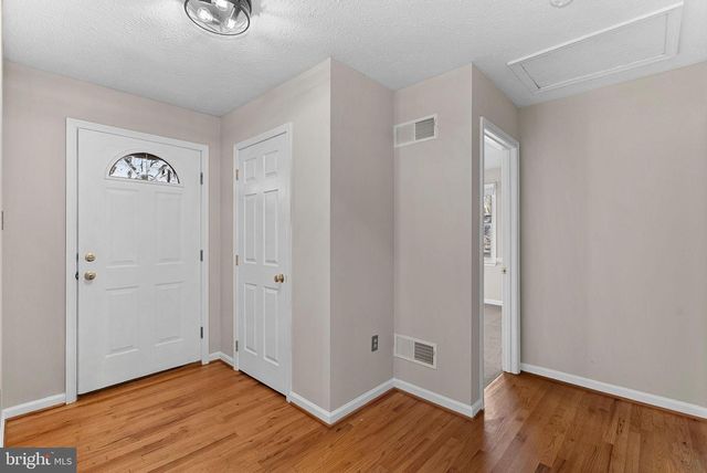 528 NORTHWOOD CIR, Cross Junction, VA 22625