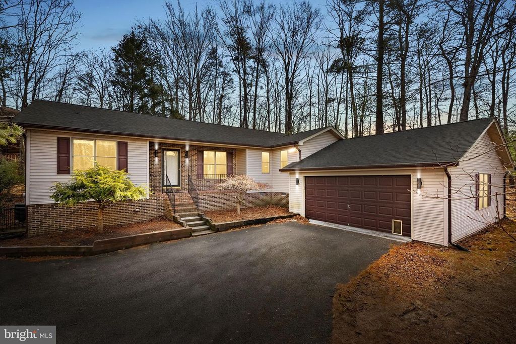 528 NORTHWOOD CIR, Cross Junction, VA 22625