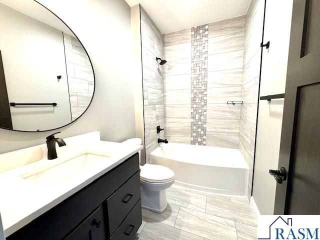 328 Dancing Waters Circle, Mankato, MN 56001