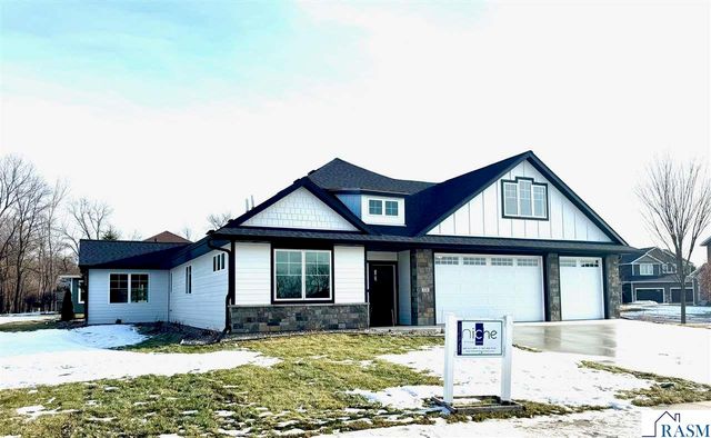 328 Dancing Waters Circle, Mankato, MN 56001