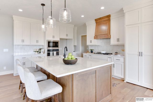 21801 Parkview Drive, Gretna, NE 68028