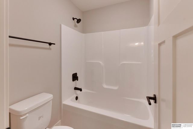 21801 Parkview Drive, Gretna, NE 68028