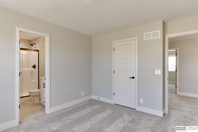 21801 Parkview Drive, Gretna, NE 68028