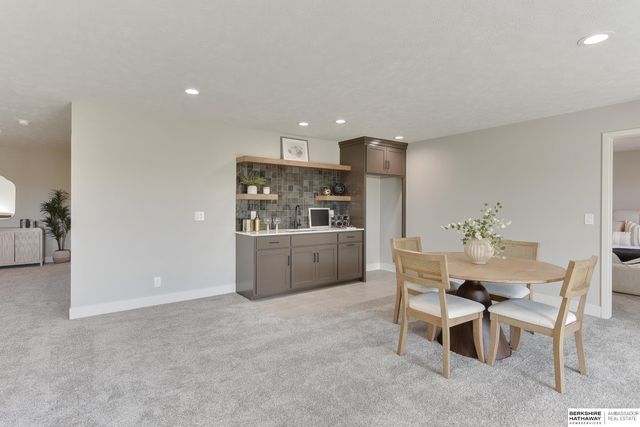 21801 Parkview Drive, Gretna, NE 68028