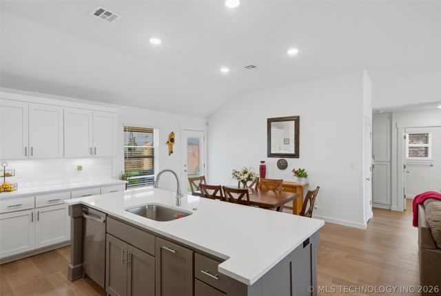 1413 E 150th Street S, Glenpool, OK 74033