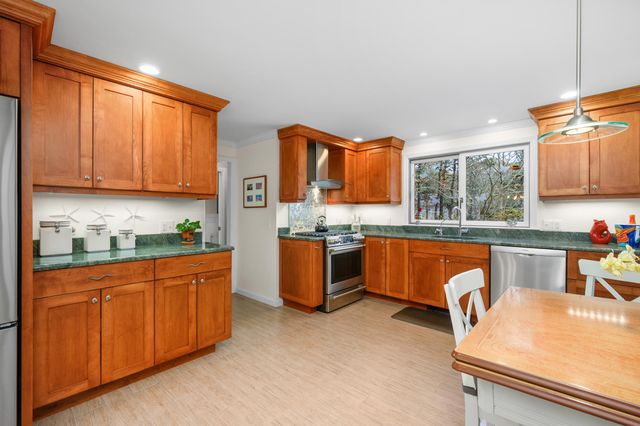 28 Lakeview Avenue, Chatham, MA 02633