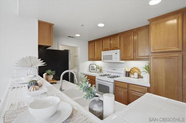 13051 Evening Creek Dr S 49, San Diego, CA 92128