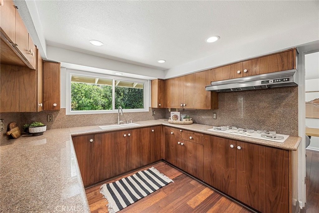 Image 14 of property listing at 10505 Grove Oak, North Tustin, CA 92705