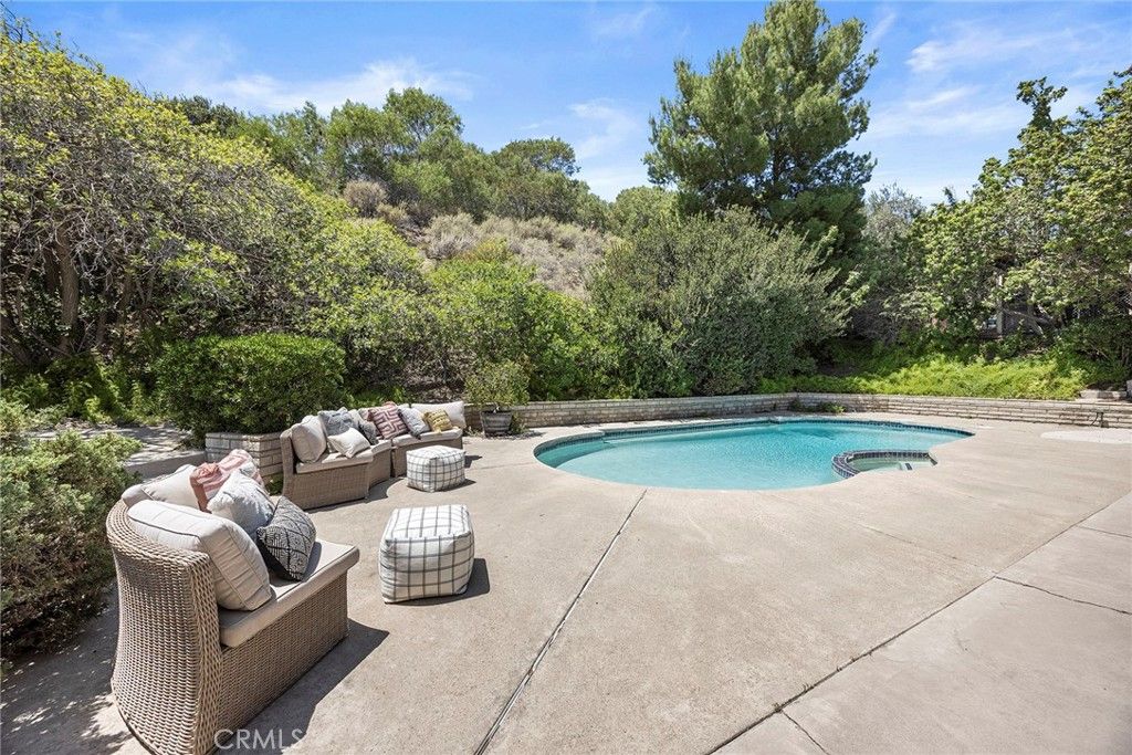 Image 28 of property listing at 10505 Grove Oak, North Tustin, CA 92705