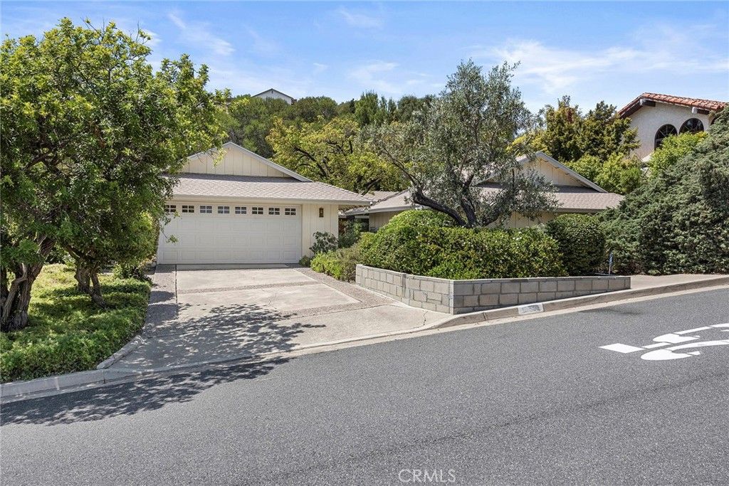 Image 29 of property listing at 10505 Grove Oak, North Tustin, CA 92705