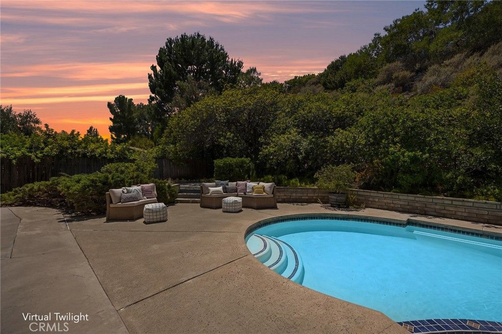 Image 3 of property listing at 10505 Grove Oak, North Tustin, CA 92705