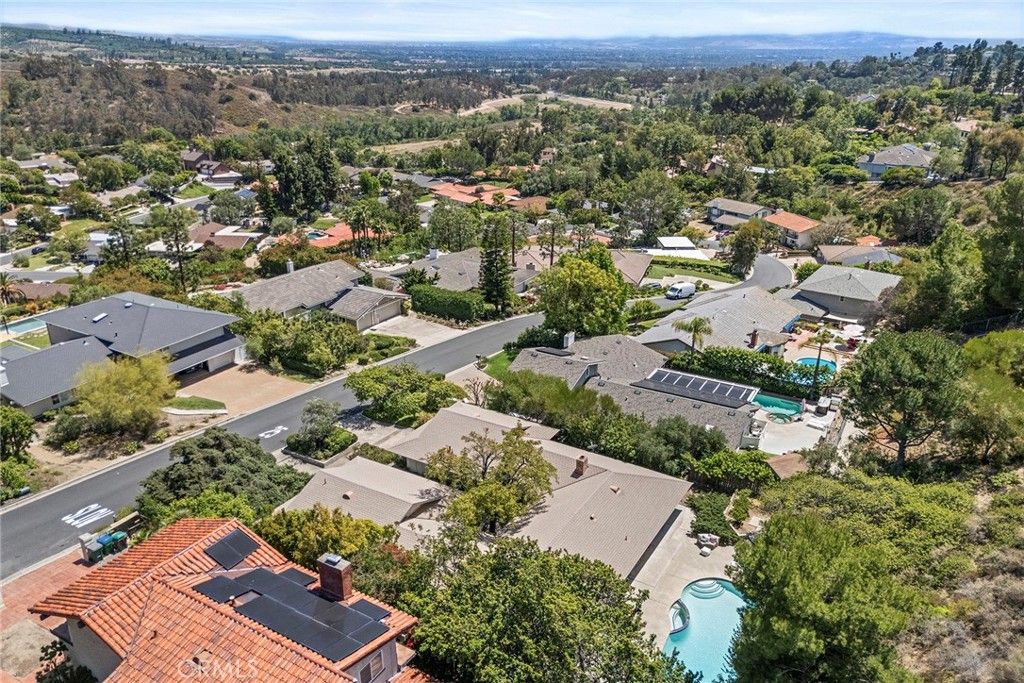 Image 31 of property listing at 10505 Grove Oak, North Tustin, CA 92705