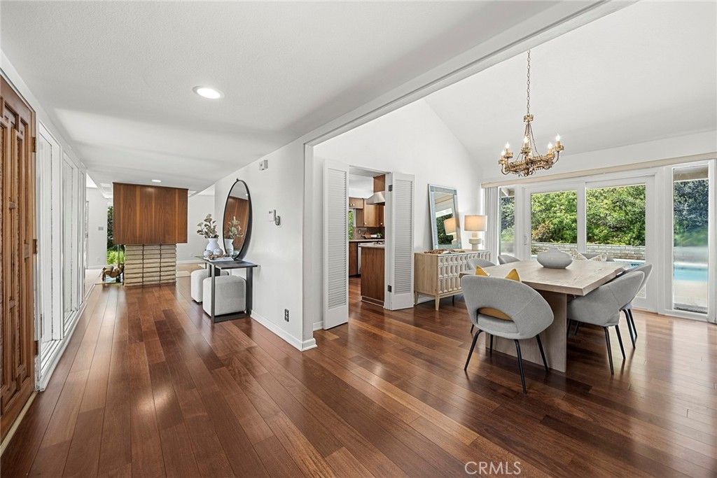 Image 8 of property listing at 10505 Grove Oak, North Tustin, CA 92705