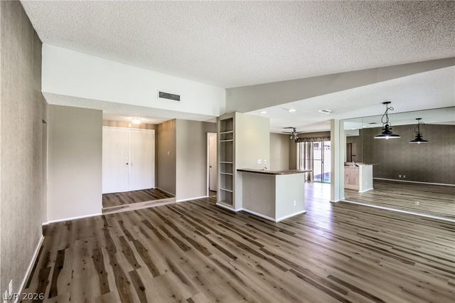 6813 War Eagle Circle, Las Vegas, NV 89108