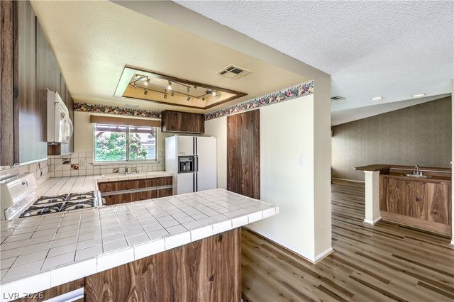 6813 War Eagle Circle, Las Vegas, NV 89108