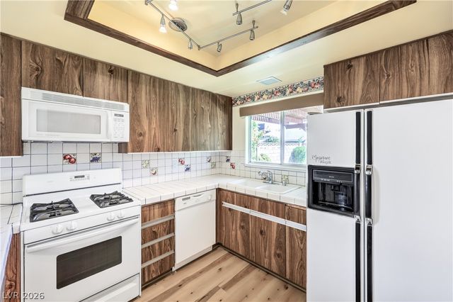 6813 War Eagle Circle, Las Vegas, NV 89108