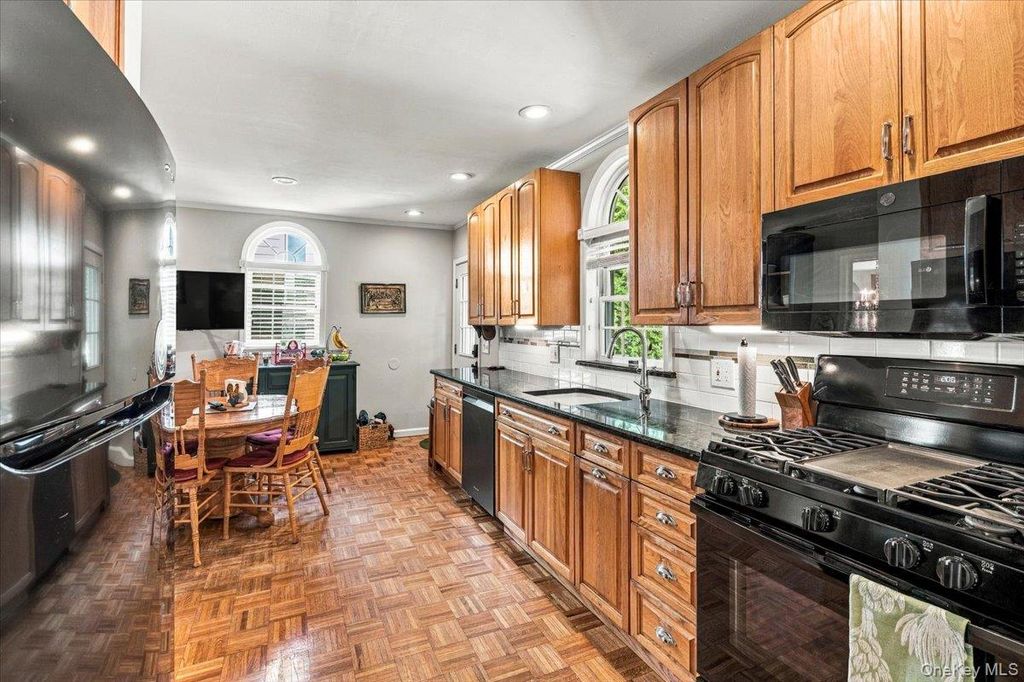 39 Euston Road, Garden City, NY 11530 — photo 4