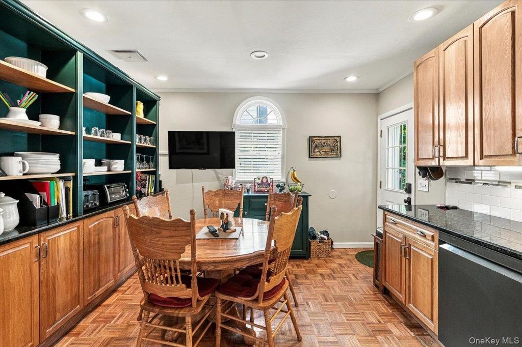39 Euston Road, Garden City, NY 11530 — photo 5