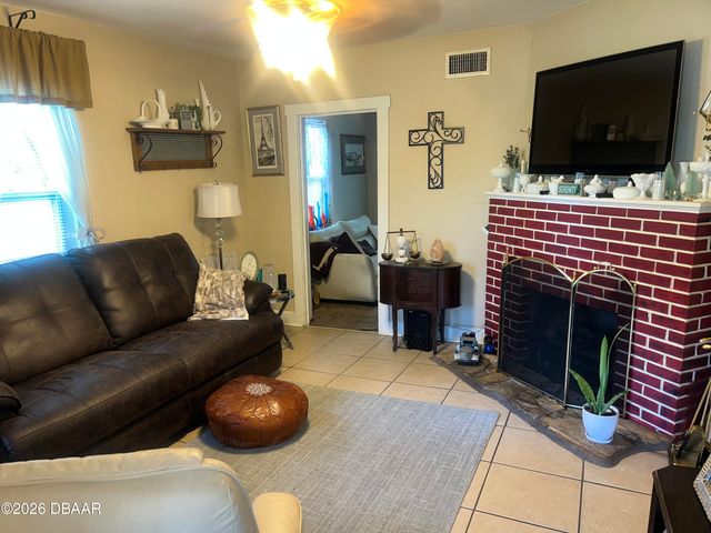 455 Brentwood Drive, Daytona Beach, FL 32117