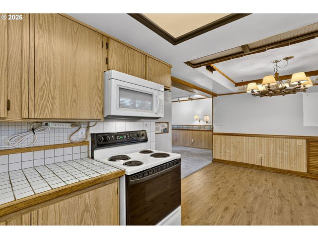 8835 Se REGENTS Dr, Milwaukie, OR 97222