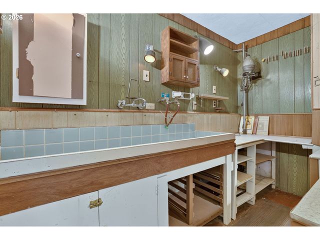 8835 Se REGENTS Dr, Milwaukie, OR 97222