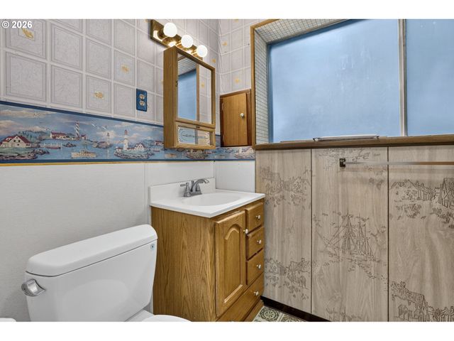 8835 Se REGENTS Dr, Milwaukie, OR 97222