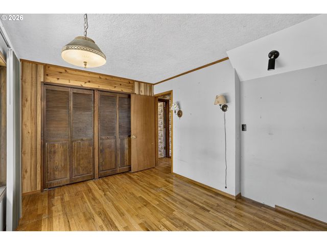 8835 Se REGENTS Dr, Milwaukie, OR 97222