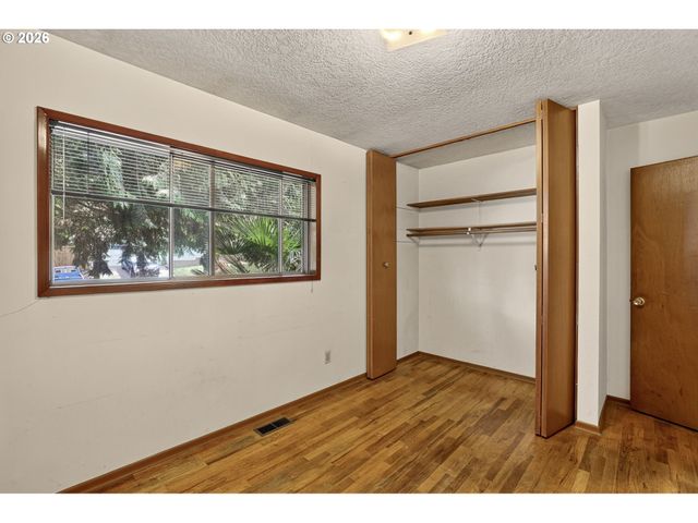 8835 Se REGENTS Dr, Milwaukie, OR 97222
