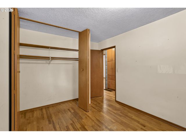8835 Se REGENTS Dr, Milwaukie, OR 97222