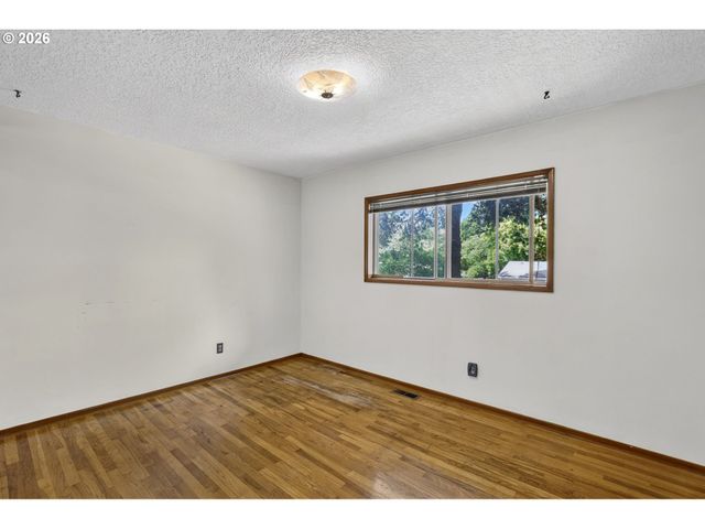 8835 Se REGENTS Dr, Milwaukie, OR 97222