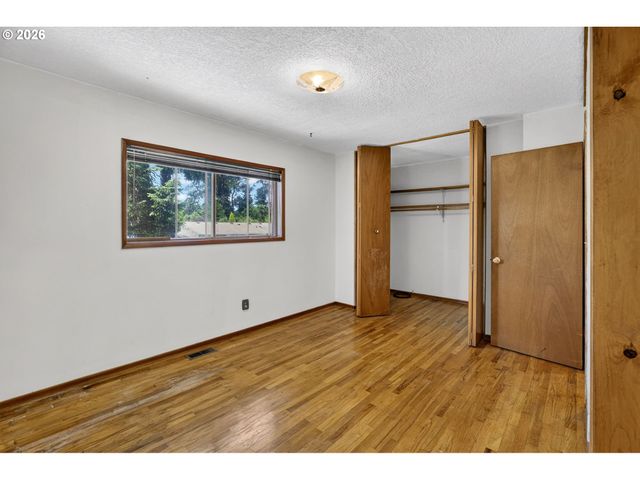 8835 Se REGENTS Dr, Milwaukie, OR 97222