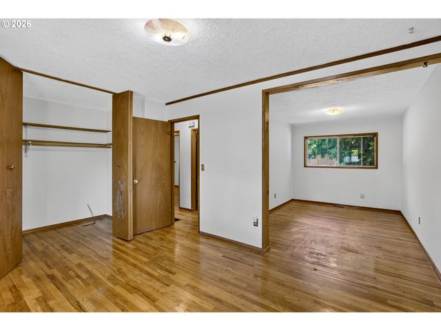 8835 Se REGENTS Dr, Milwaukie, OR 97222