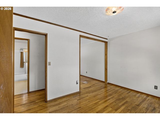 8835 Se REGENTS Dr, Milwaukie, OR 97222